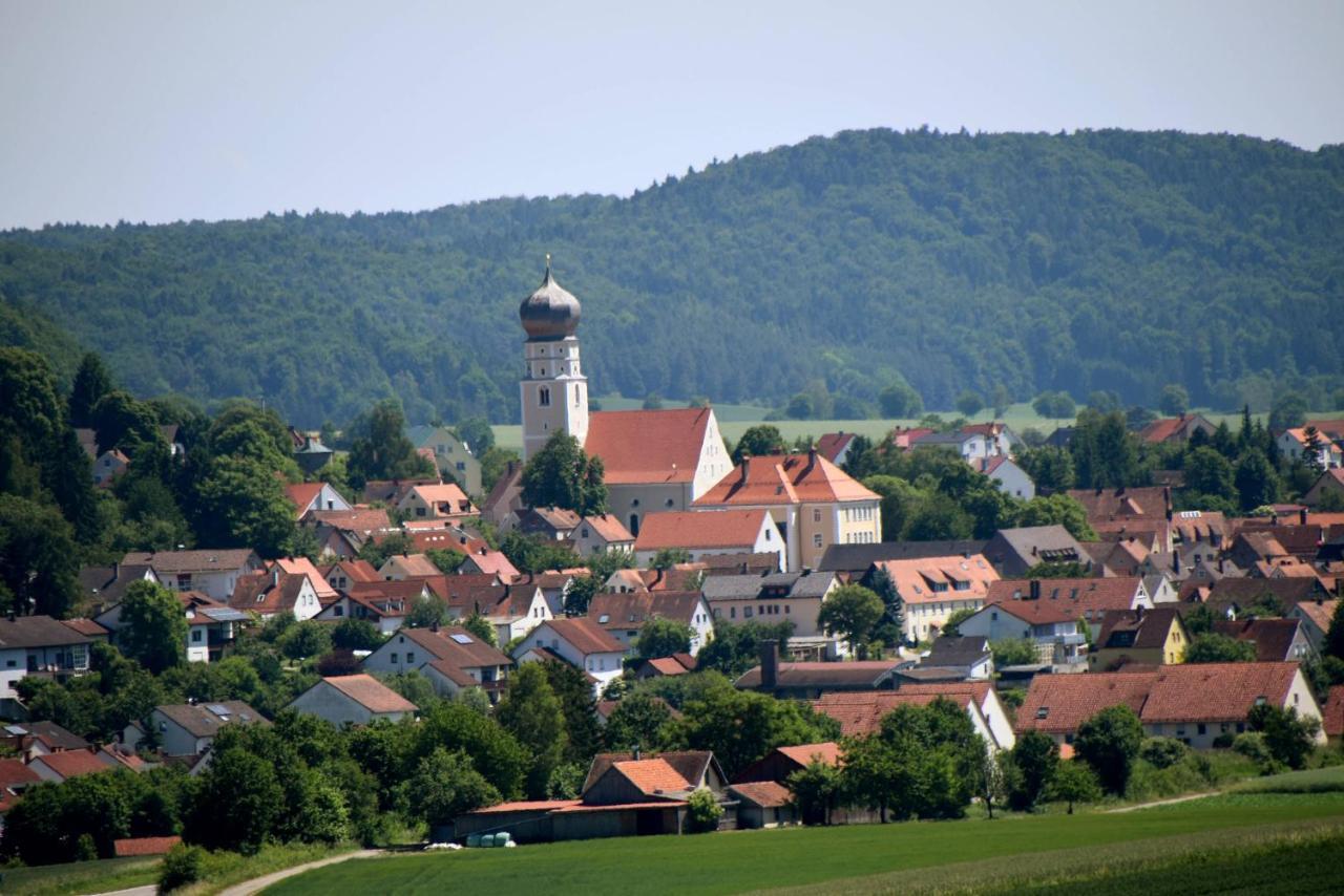 Hotel Gasthof Zum Loewen Velburg Luaran gambar