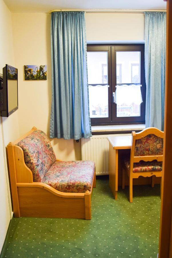 Hotel Gasthof Zum Loewen Velburg Luaran gambar