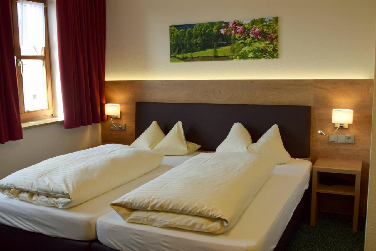 Hotel Gasthof Zum Loewen Velburg Bilik gambar
