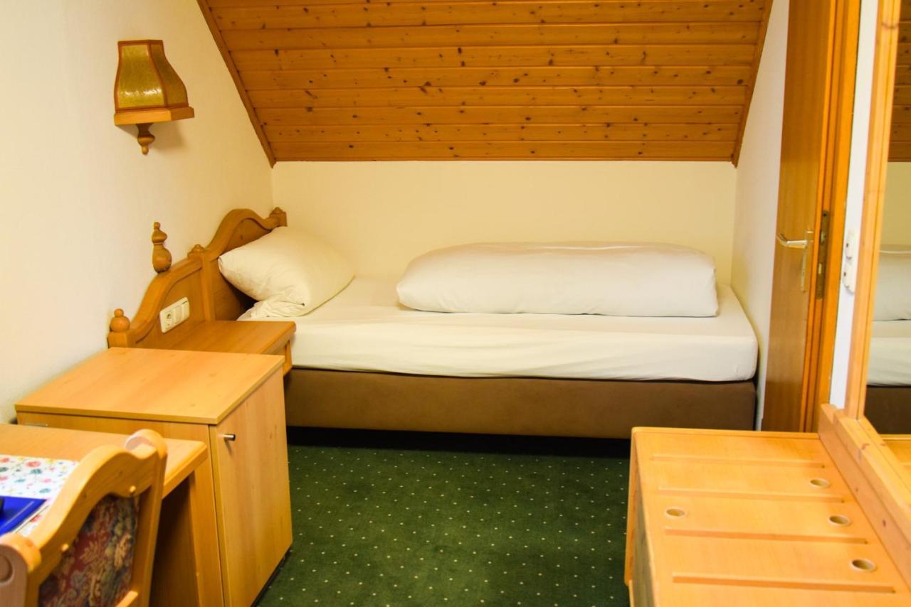 Hotel Gasthof Zum Loewen Velburg Bilik gambar