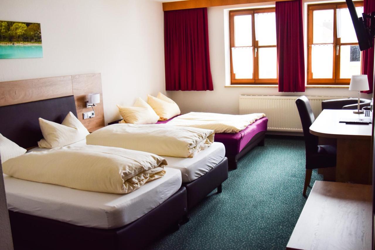 Hotel Gasthof Zum Loewen Velburg Bilik gambar