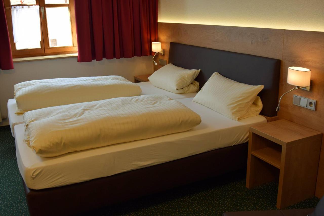 Hotel Gasthof Zum Loewen Velburg Bilik gambar