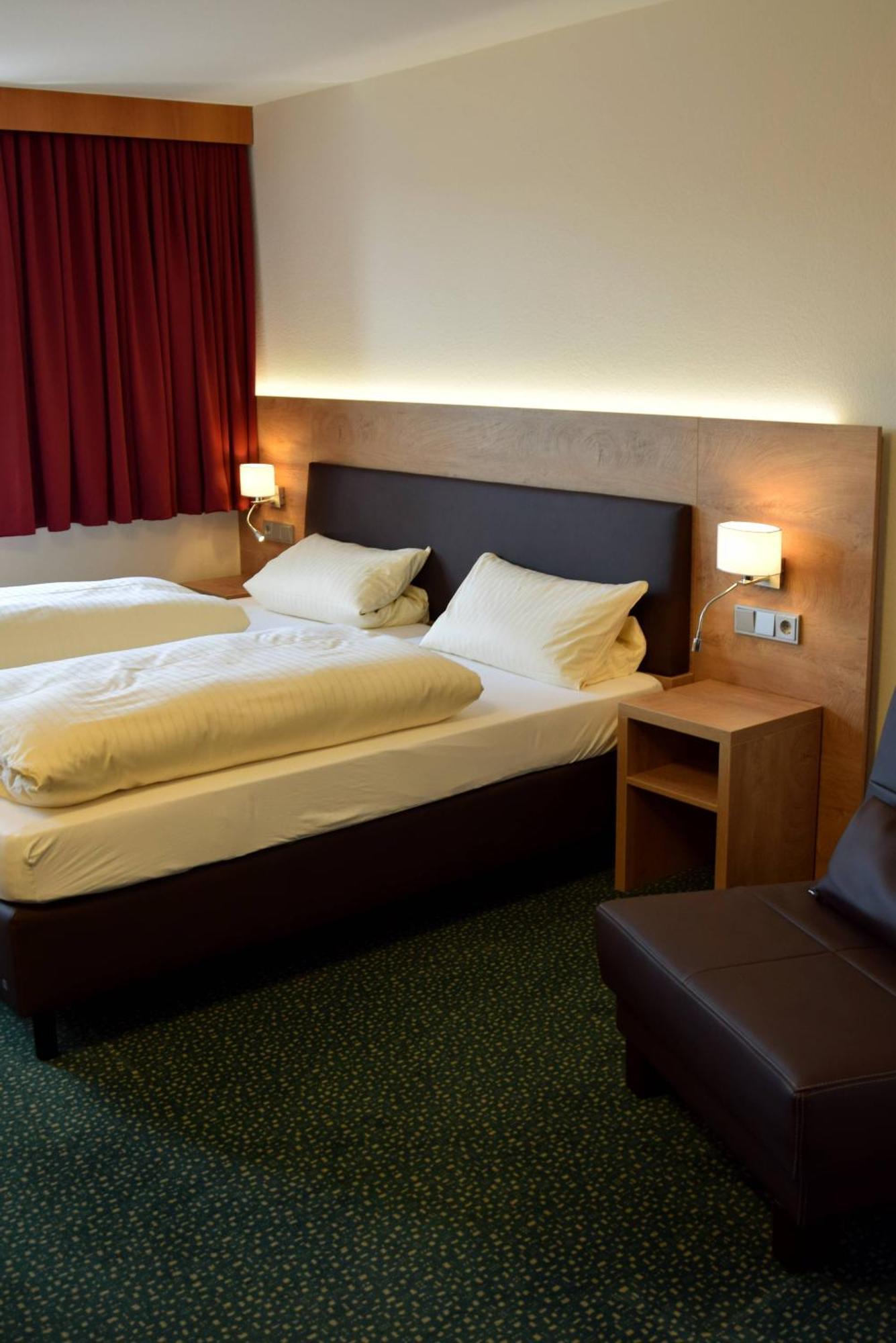 Hotel Gasthof Zum Loewen Velburg Bilik gambar