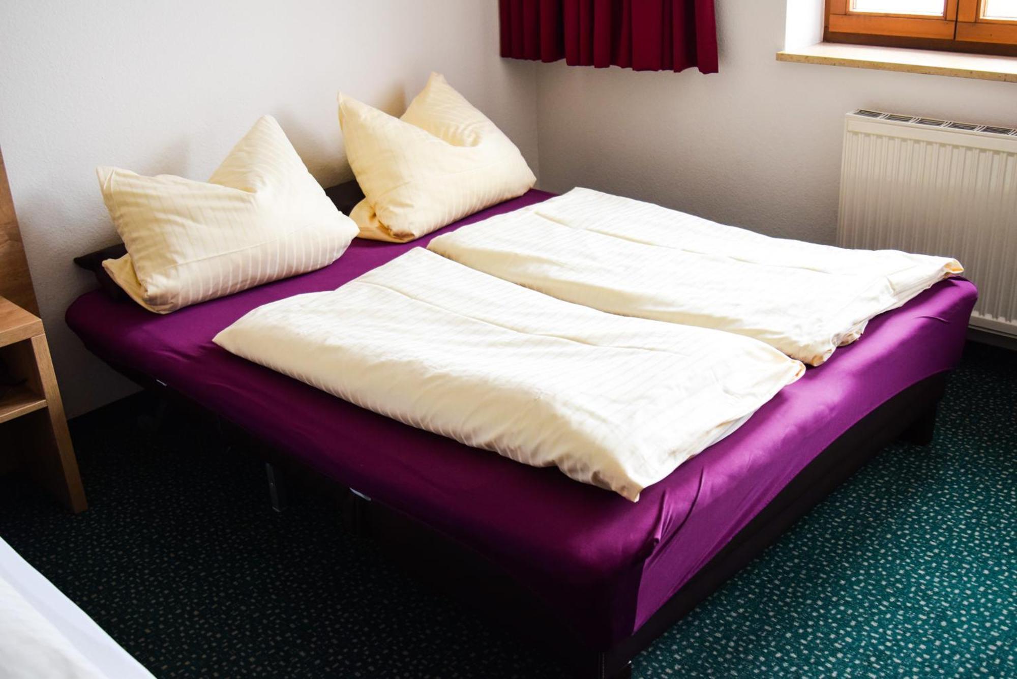 Hotel Gasthof Zum Loewen Velburg Bilik gambar