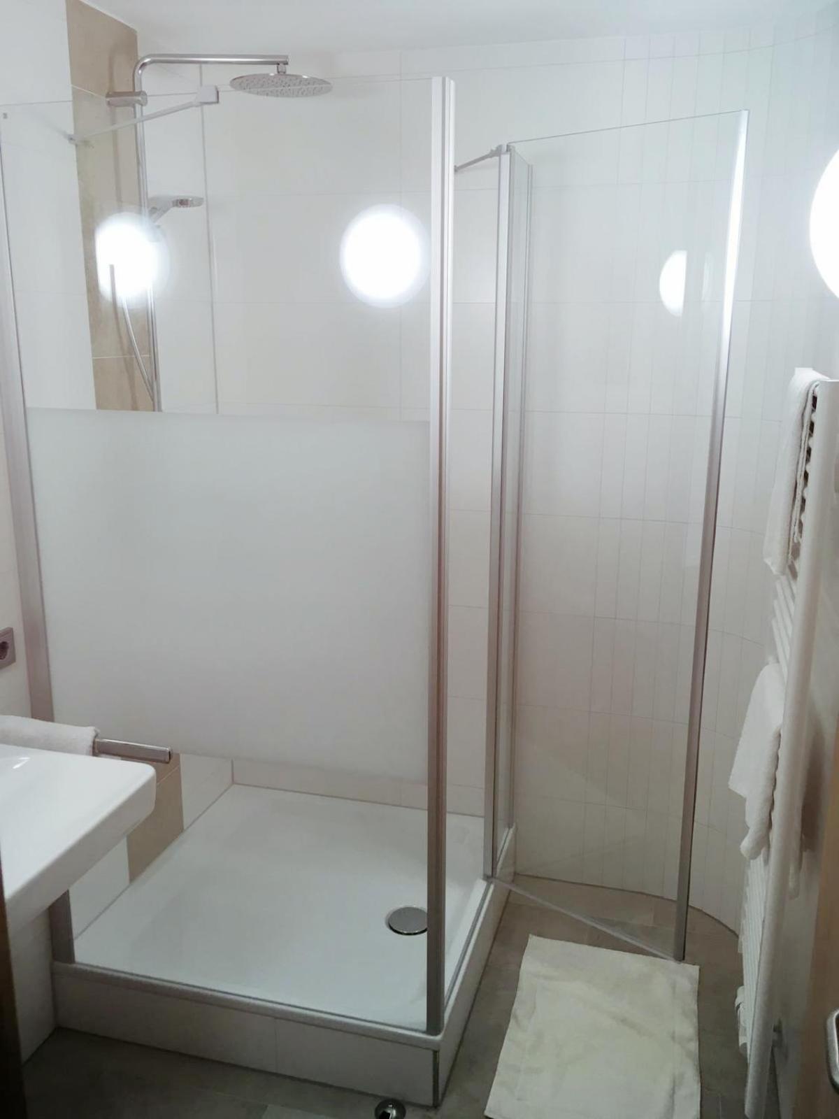 Hotel Gasthof Zum Loewen Velburg Bilik gambar