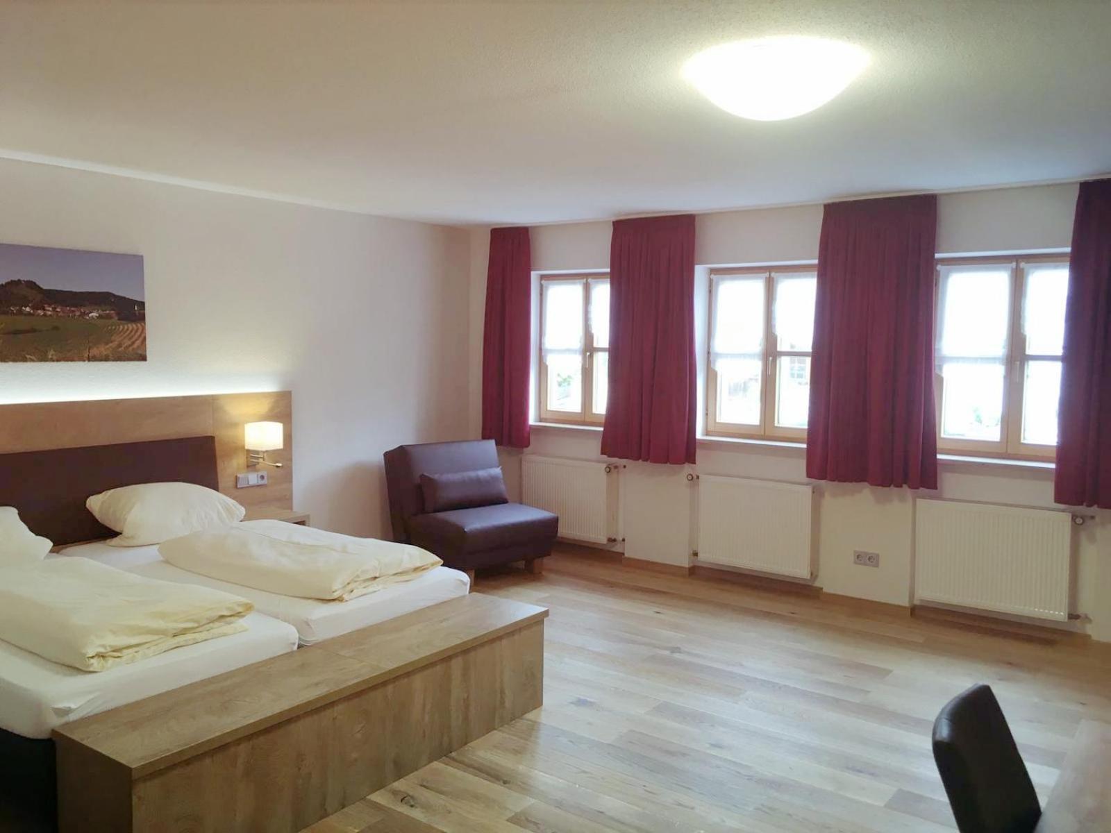 Hotel Gasthof Zum Loewen Velburg Bilik gambar