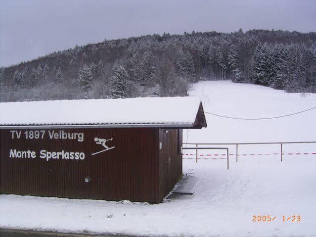 Hotel Gasthof Zum Loewen Velburg Luaran gambar